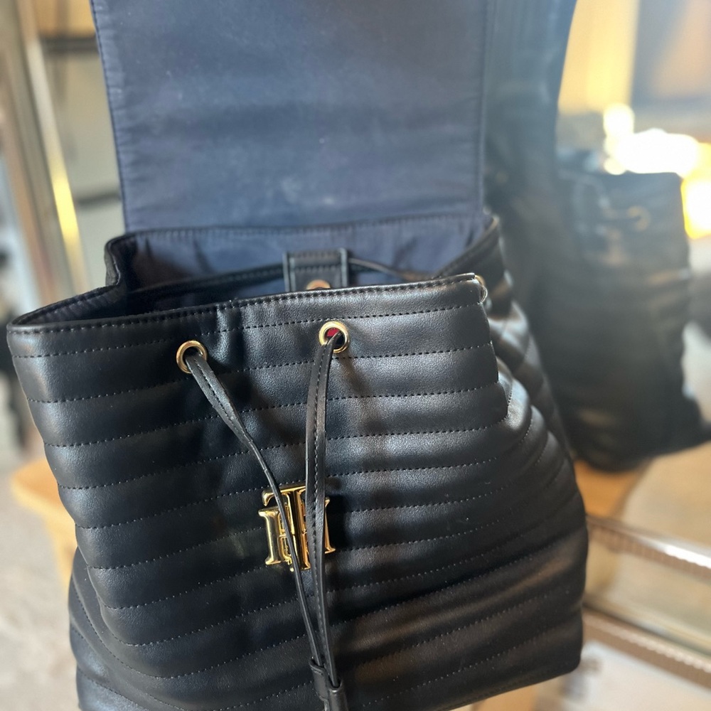Small, black backpack - Picture 3 of 5